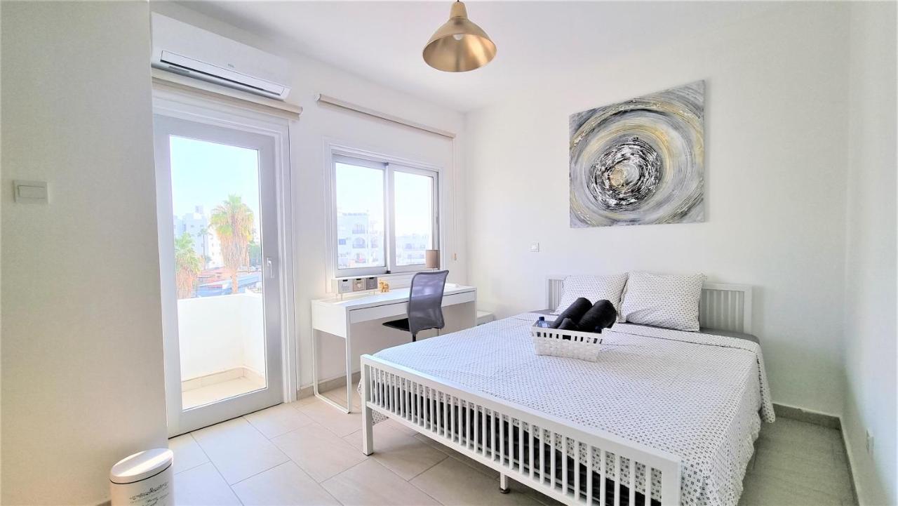 Spacious Lightflooded 2Br Apt / Near Center & Harbour Larnaca Eksteriør billede