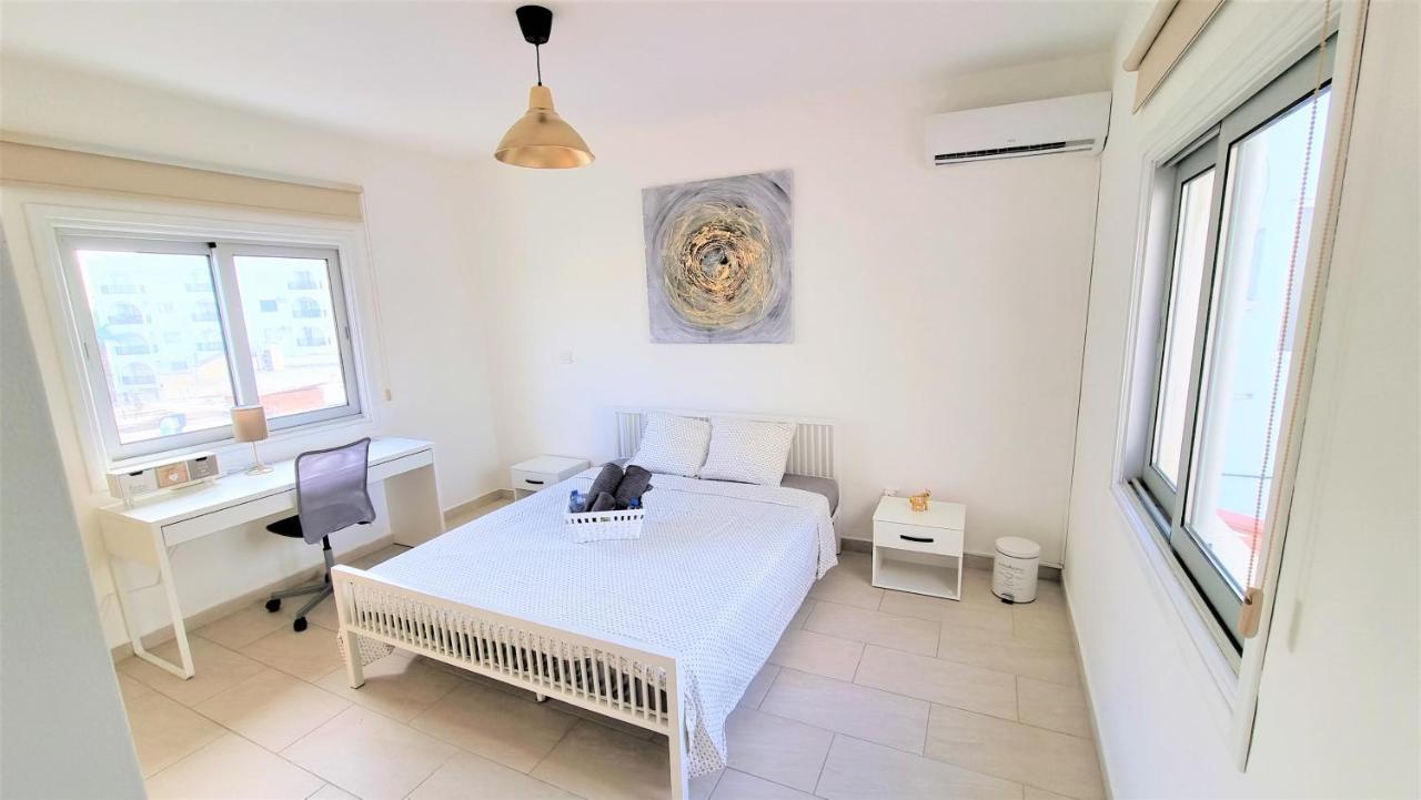 Spacious Lightflooded 2Br Apt / Near Center & Harbour Larnaca Eksteriør billede