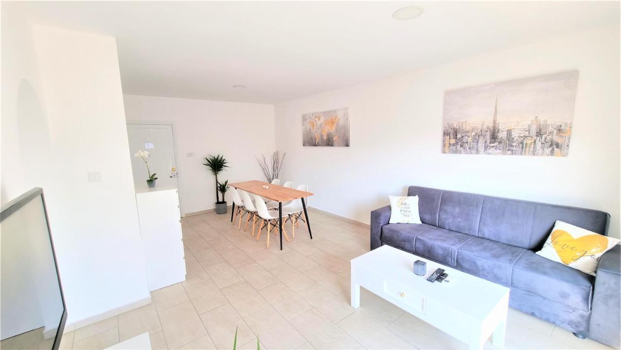 Spacious Lightflooded 2Br Apt / Near Center & Harbour Larnaca Eksteriør billede