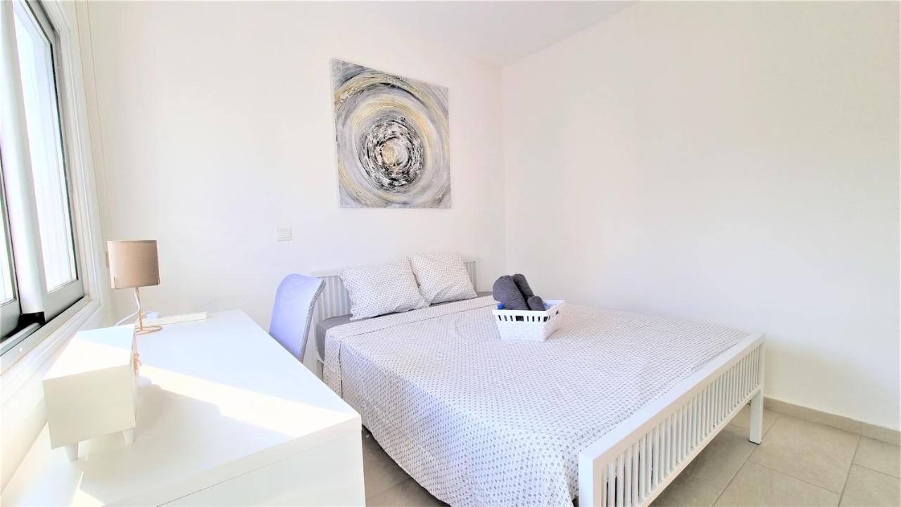 Spacious Lightflooded 2Br Apt / Near Center & Harbour Larnaca Eksteriør billede