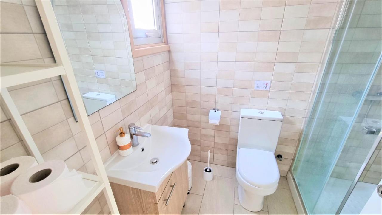 Spacious Lightflooded 2Br Apt / Near Center & Harbour Larnaca Eksteriør billede